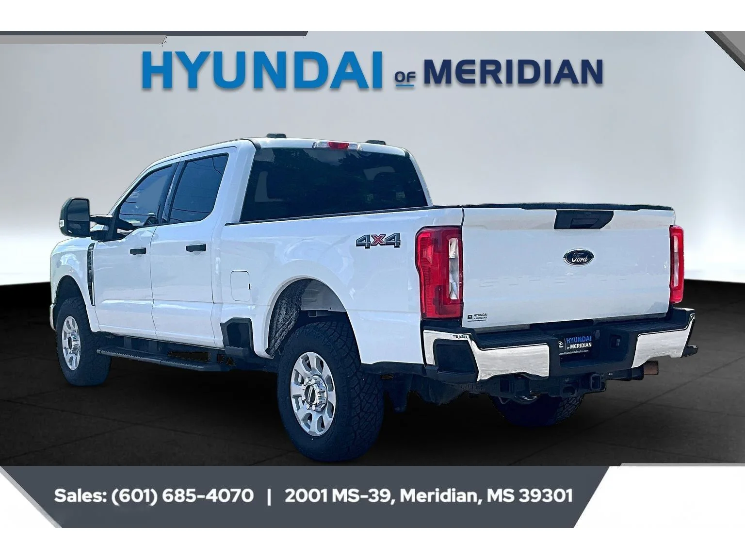 Used 2023 Oxford White Ford XLT image 2