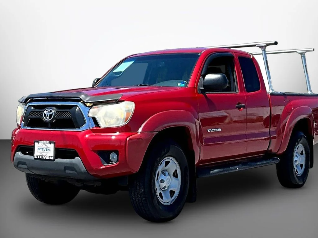 Used 2013 Red Toyota Base image 3