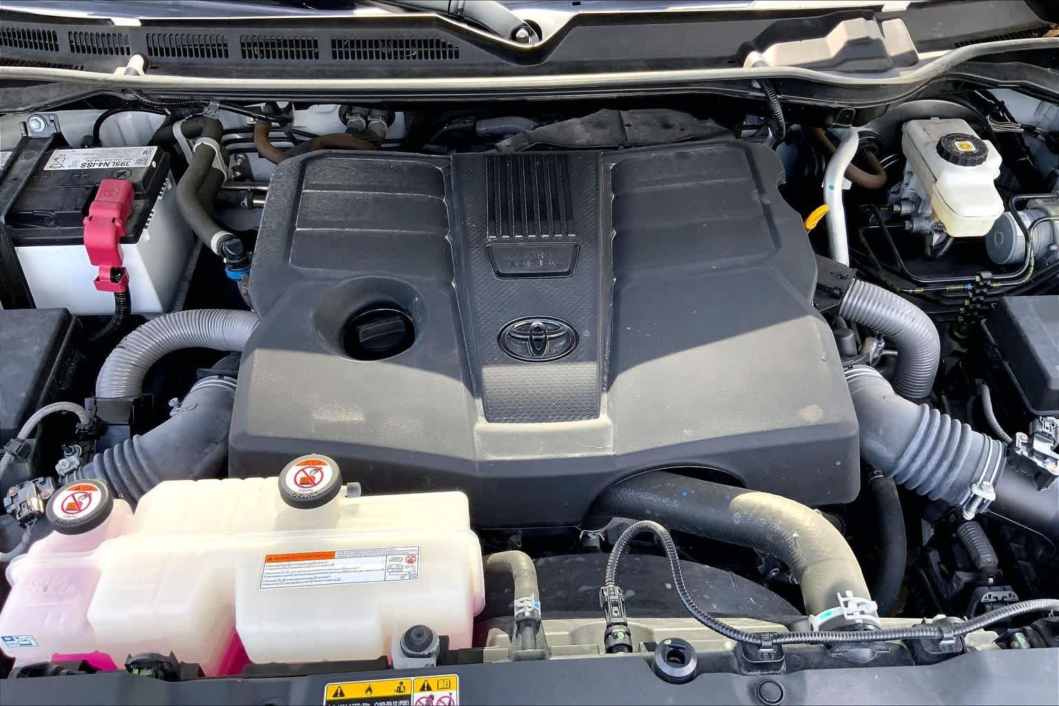 Used 2024 Ice Cap Toyota SR5 image 30
