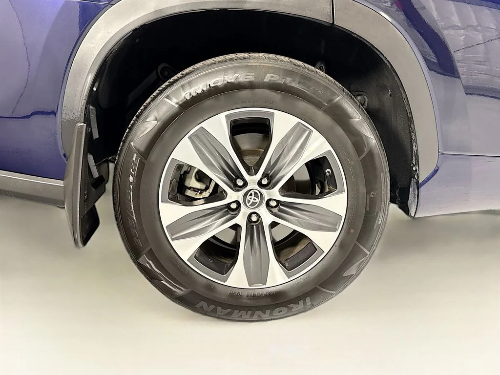 Used 2023  Toyota XLE image 34