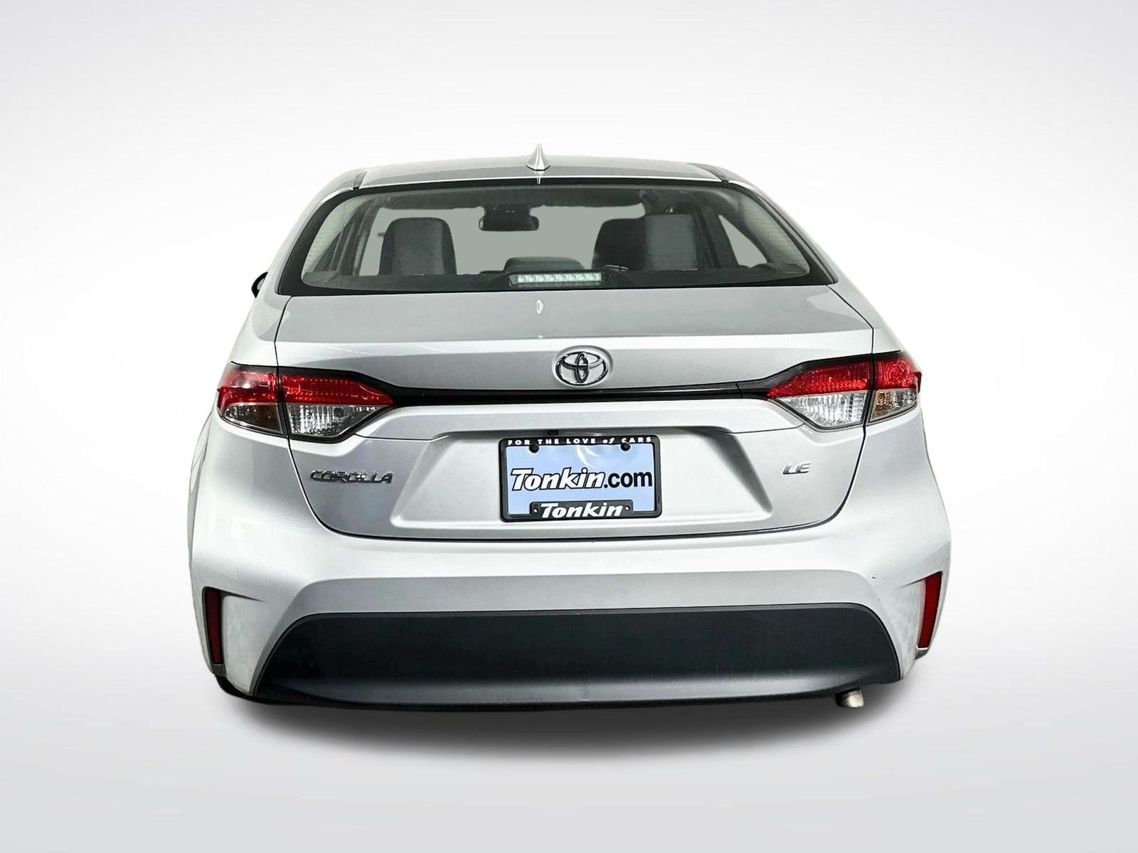 Used 2024 Classic Silver Metallic Toyota LE image 7