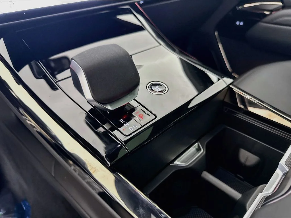 New 2026 Fuji White Land Rover Dynamic SE image 17