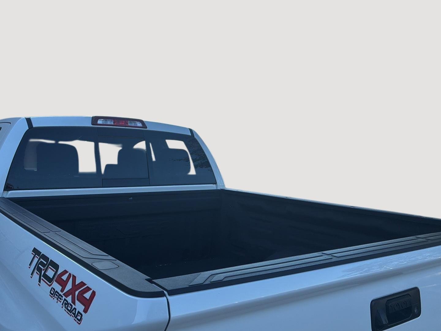 Used 2015 Super White Toyota SR5 image 13