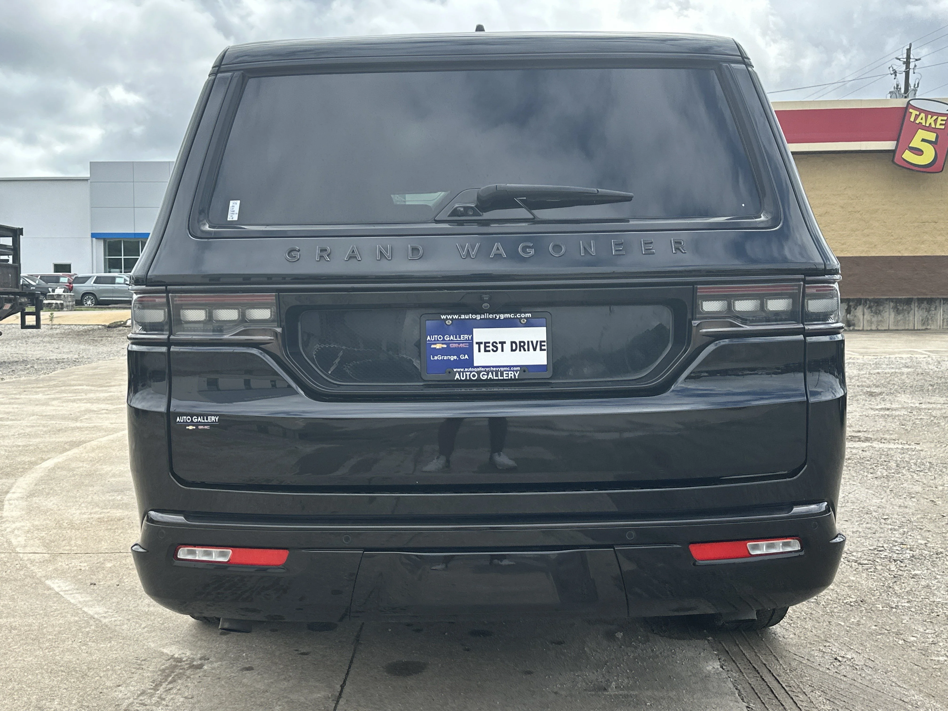 Used 2024 Diamond Black Crystal Pearlcoat Jeep Series II image 7