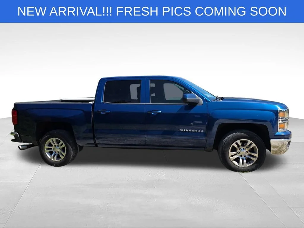 Used 2015 DEEP OCEAN BLUE METALLIC Chevrolet LT image 4