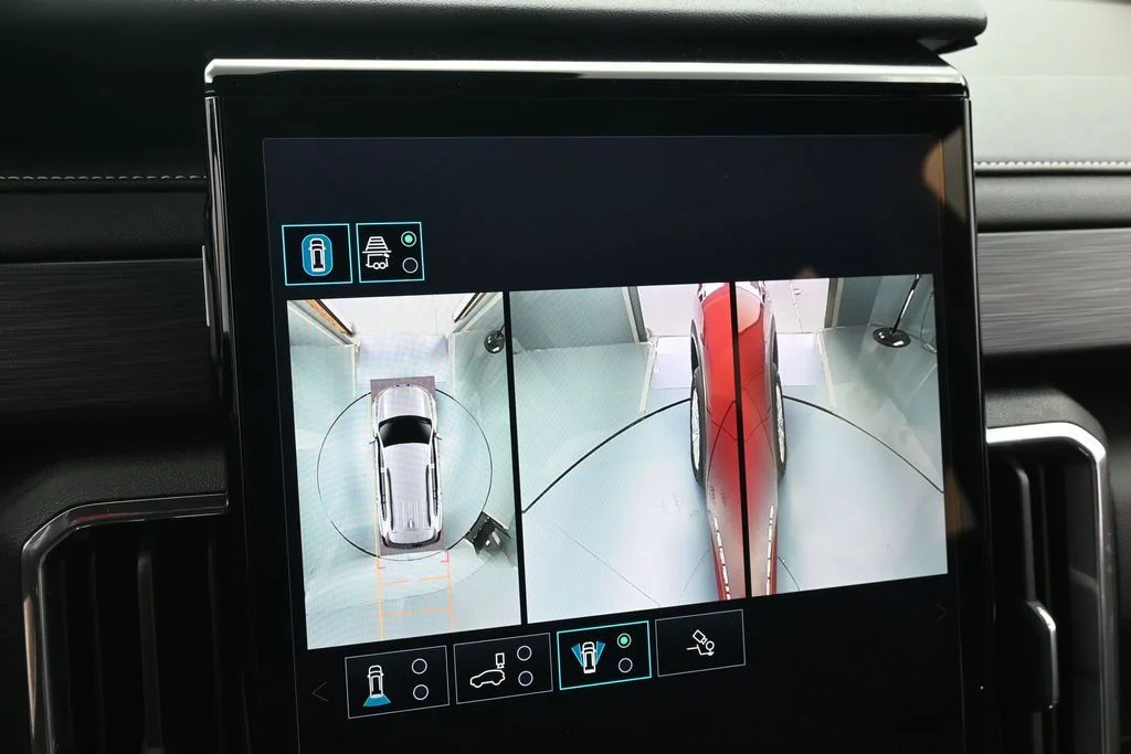 Used 2024 Volcanic Red Tintcoat GMC Elevation image 22