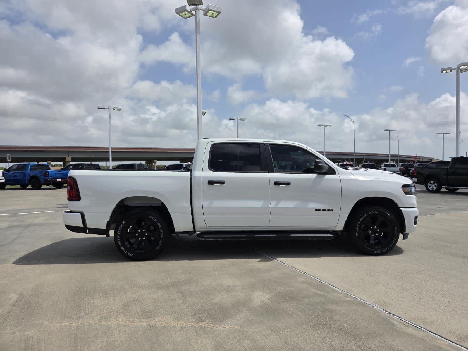 2026 RAM 1500 Express - Photo 6