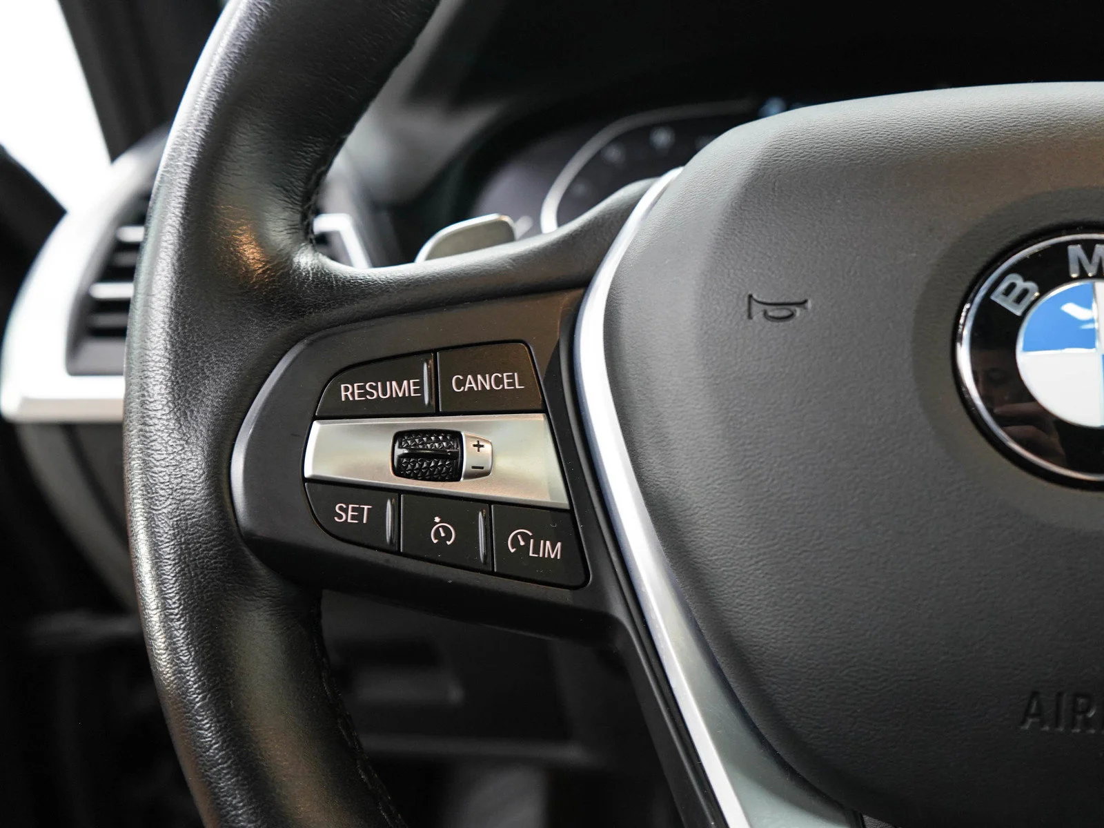 Used 2022 Black BMW xDrive30i image 26