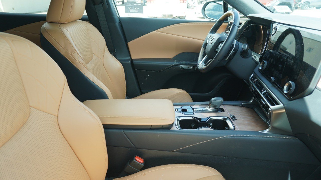 Used 2025 White Lexus RX 350 Premium image 10