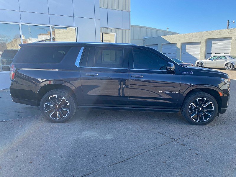 Used 2022 Chevrolet Suburban High Country with VIN 1GNSKGKL0NR303728 for sale in Kansas City