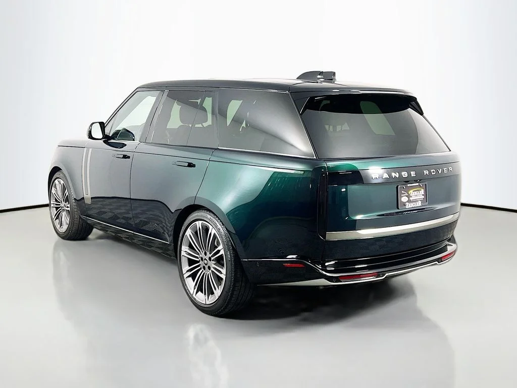 Certified Used 2025 British Racing Green SV Bespoke Ultra Met Gloss Land Rover SE image 7