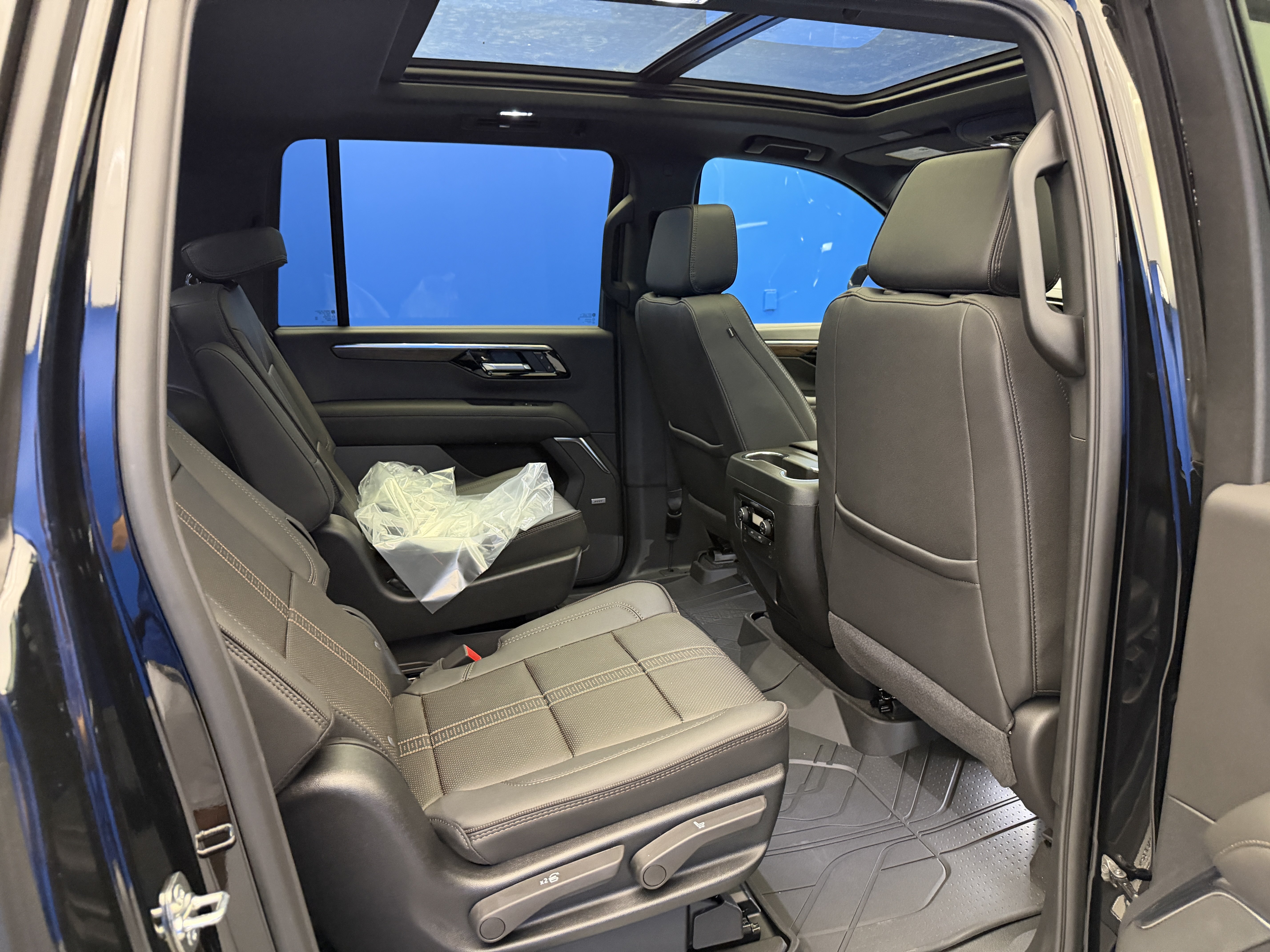 2026 Chevrolet Suburban High Country - Photo 32