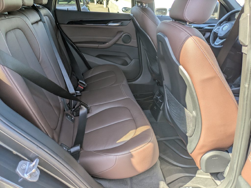 Used 2018 Gray BMW xDrive28i image 21