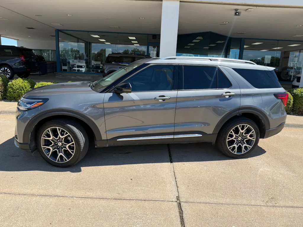 Used 2025 Carbonized Gray Metallic Ford Platinum image 10