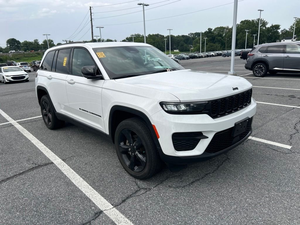 Used 2023 White Jeep Altitude X image 3