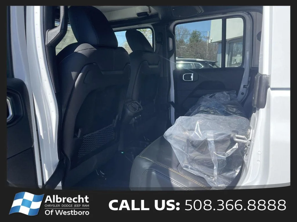 New 2026 Bright White Clear-Coat Exterior Paint Jeep Sahara image 11