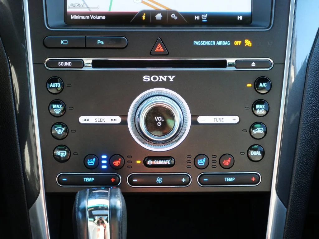 Used 2016 Gray Ford Limited image 17