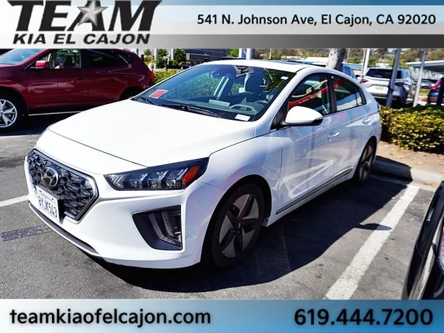 Used 2022 White Hyundai SEL image 1