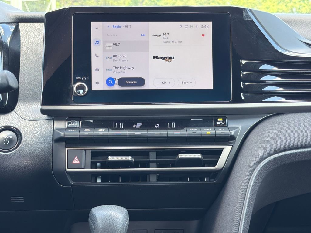 2025 Toyota Camry LE - Photo 19