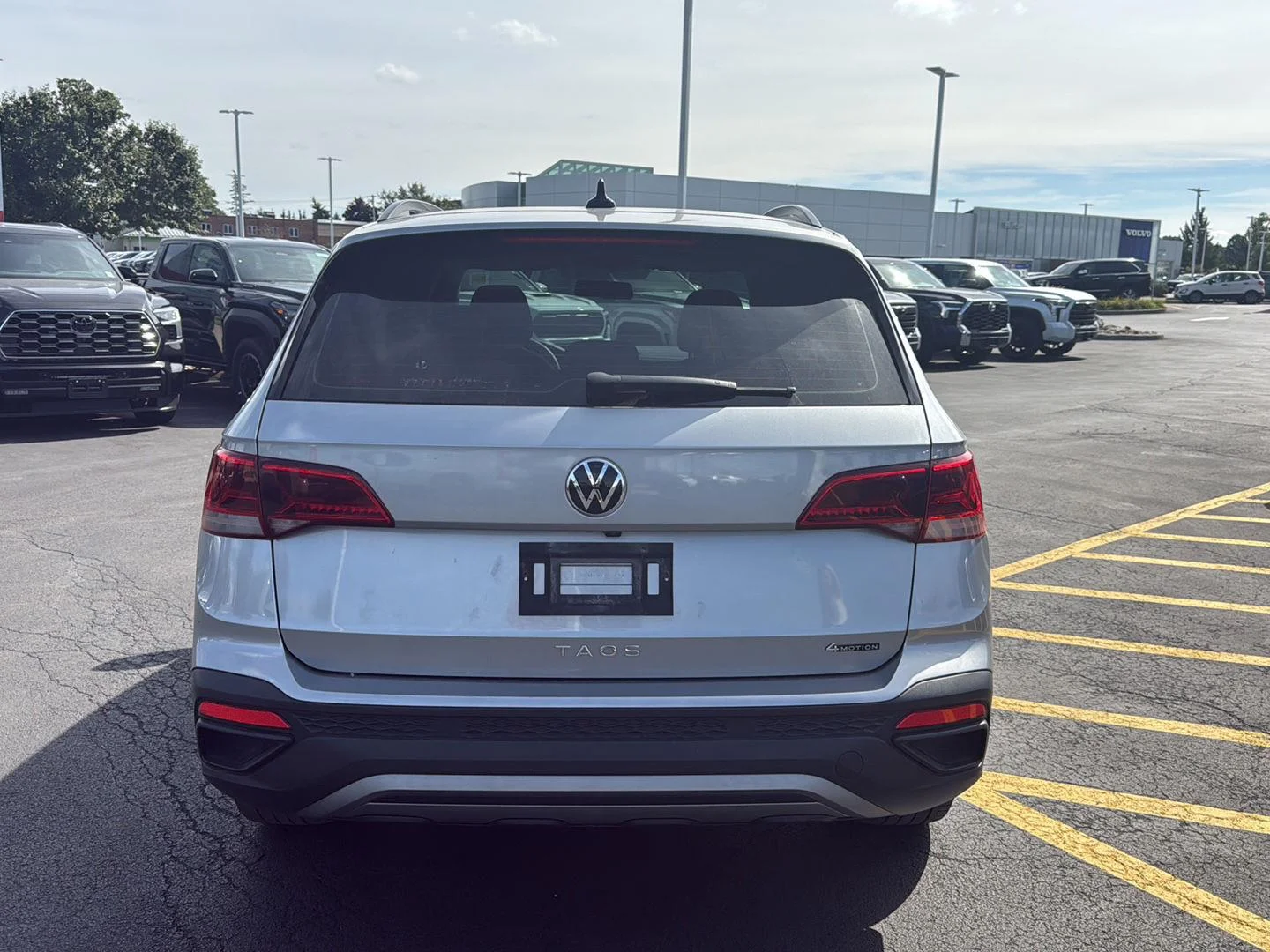 Used 2022 Pyrite Silver Metallic Volkswagen S image 4
