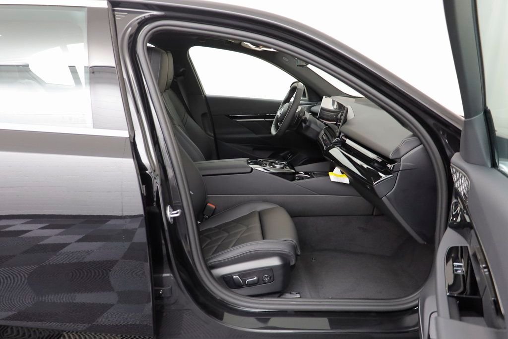 New 2026 Black Sapphire Metallic BMW 530i xDrive image 18