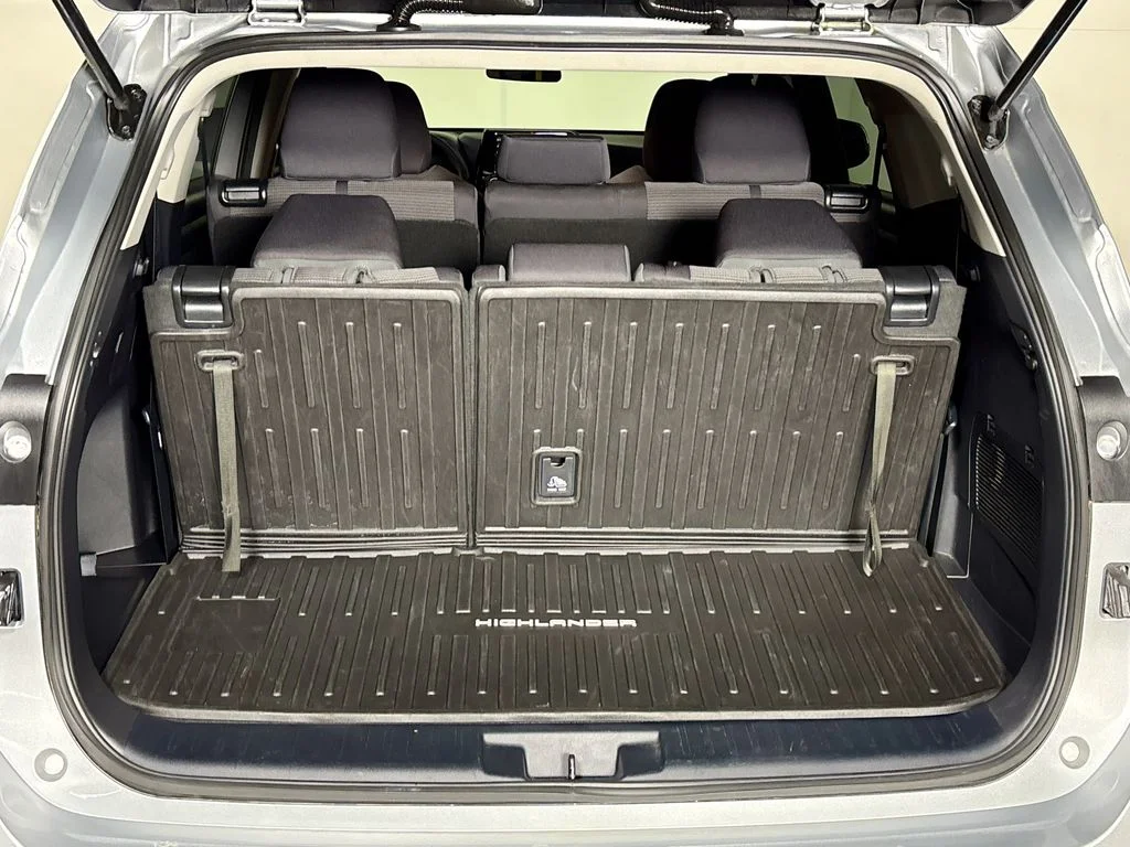 Used 2022 Silver Toyota L image 20