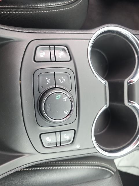 Used 2023 White GMC SLT image 21