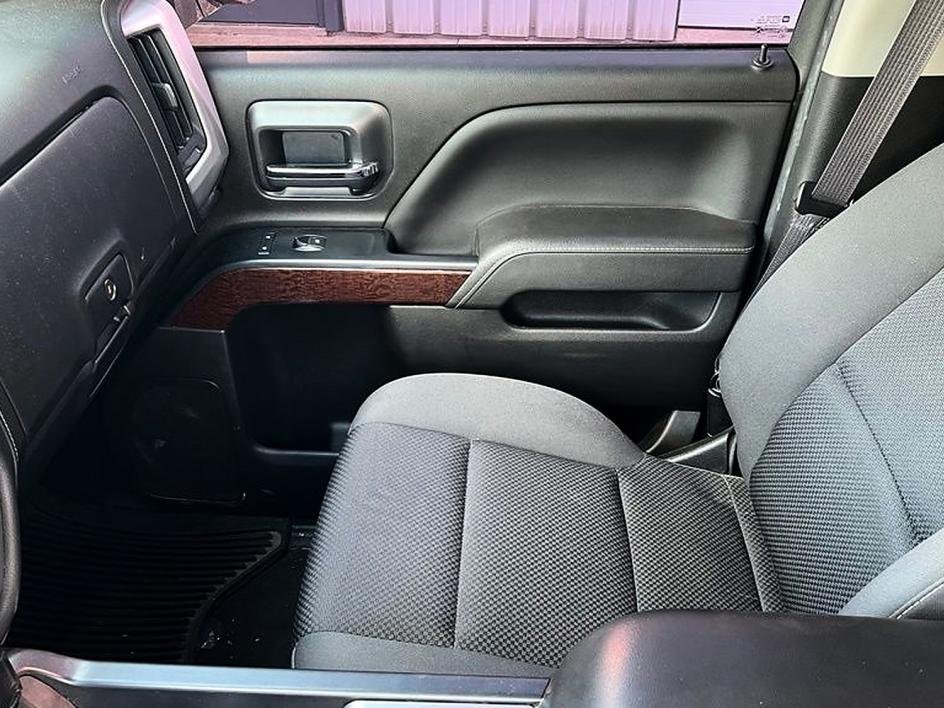 Used 2017 Black GMC SLE image 13