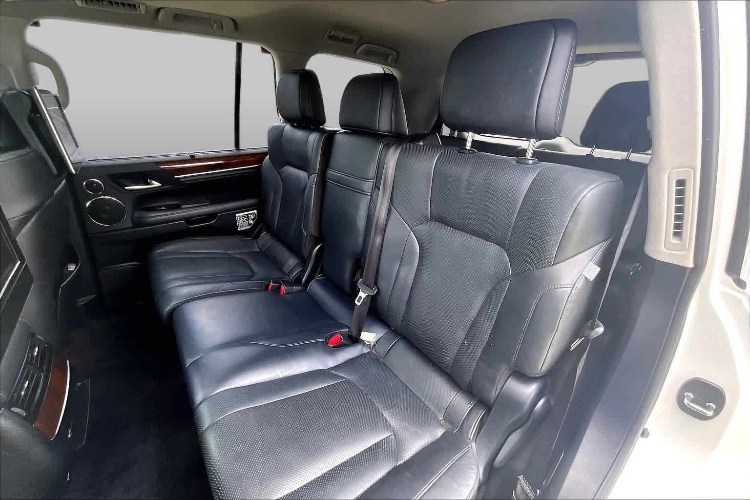 Used 2017 Starfire Pearl Lexus  image 18