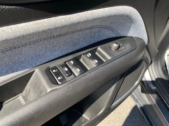 Used 2023 Gray Jeep Latitude Lux image 17