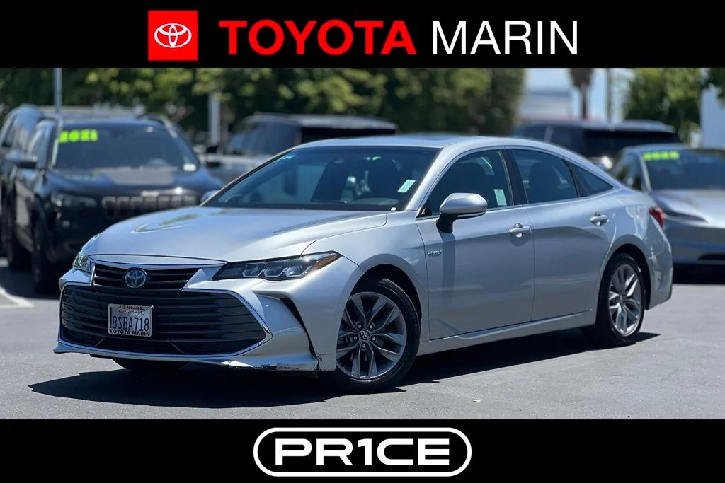Used 2020 Silver Toyota XLE Plus image 1