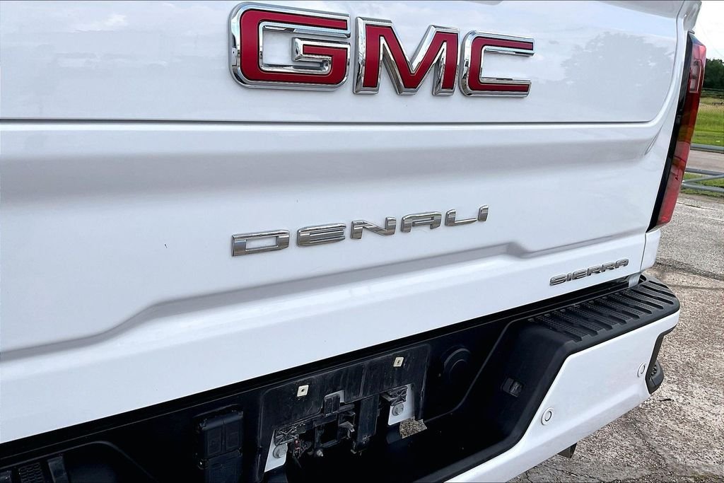 Used 2025 White GMC Denali image 21