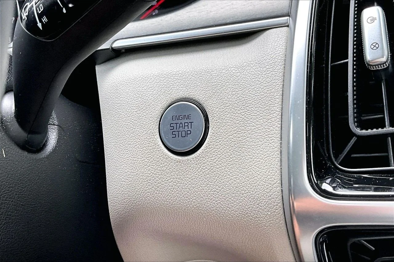 Certified Used 2022 White Kia SX image 28