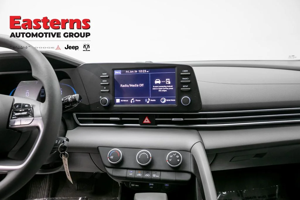 Used 2025 Black Hyundai SE image 12