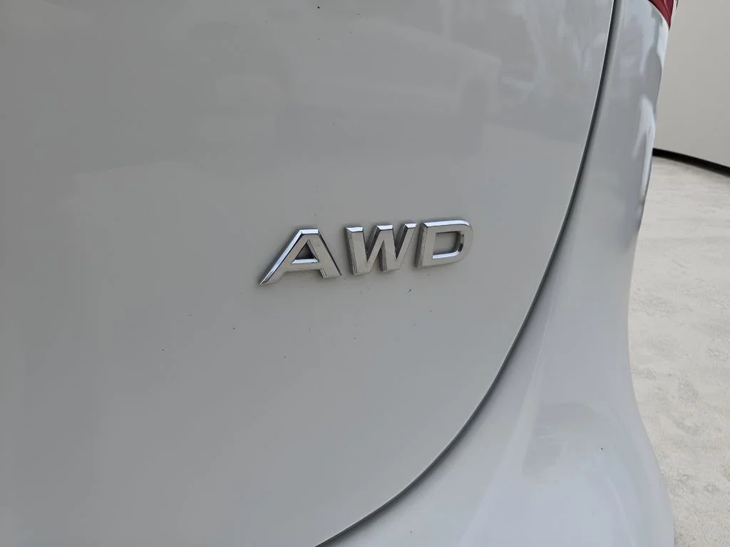 Used 2022 White Nissan SV image 40