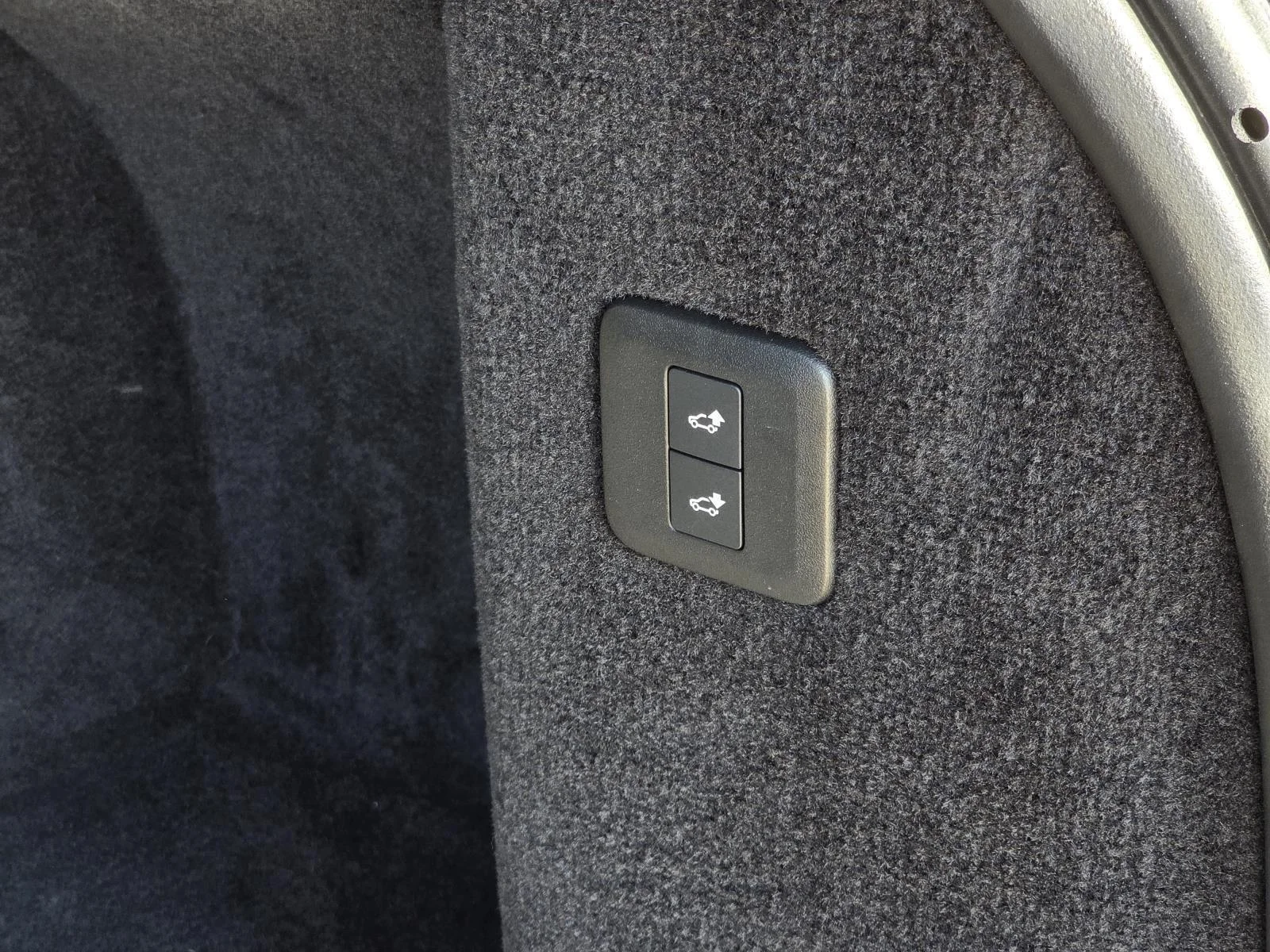 Used 2020 Narvik Black Land Rover HSE Dynamic image 13