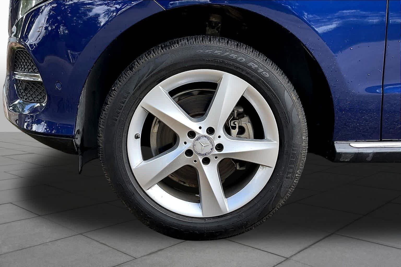 Used 2017 Brilliant Blue Metallic Mercedes-Benz GLE 350 image 11