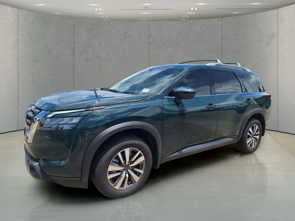 2025 Nissan Pathfinder SL 2WD's photo