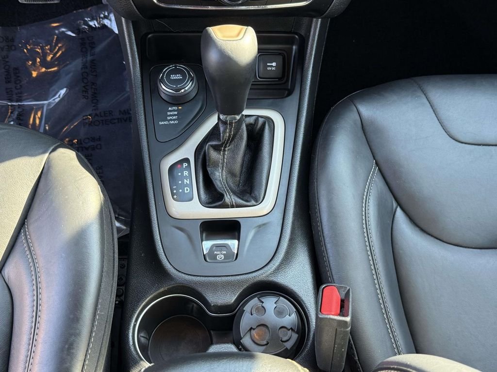 Used 2018 Crystal Metallic Jeep Limited image 20