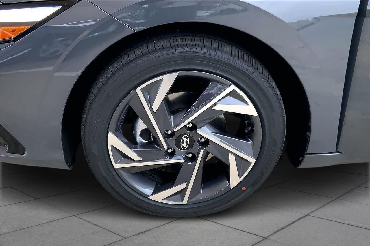 New 2026 Ecotronic Gray Hyundai Limited image 11
