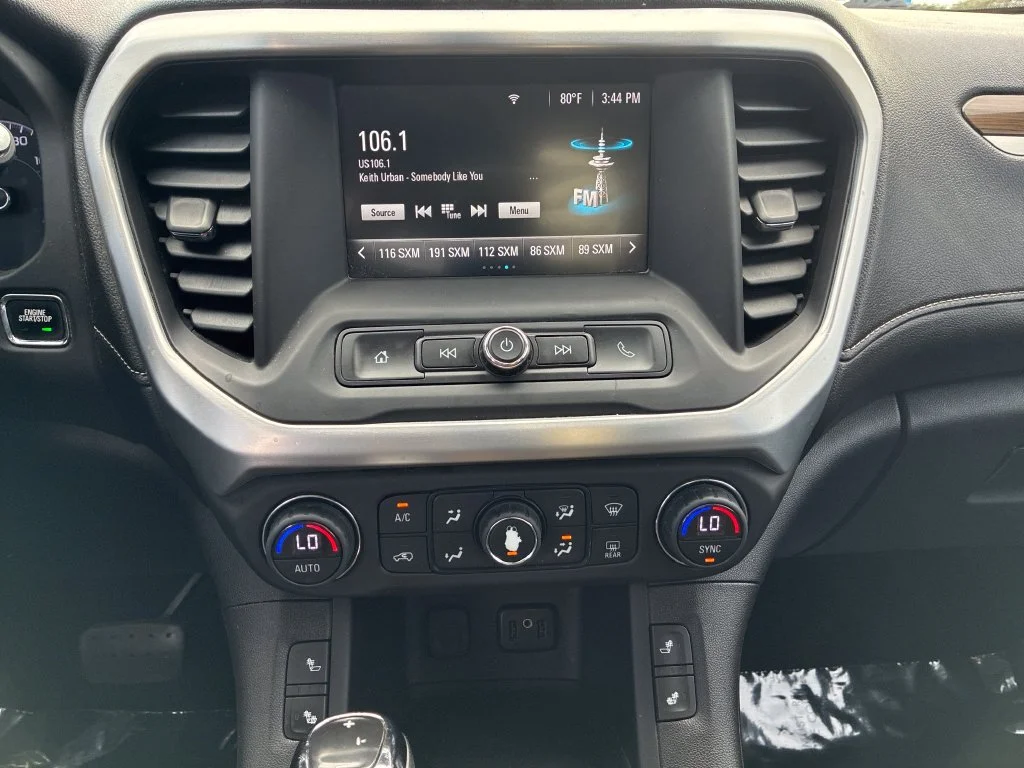Used 2017 White GMC SLE-2 image 28