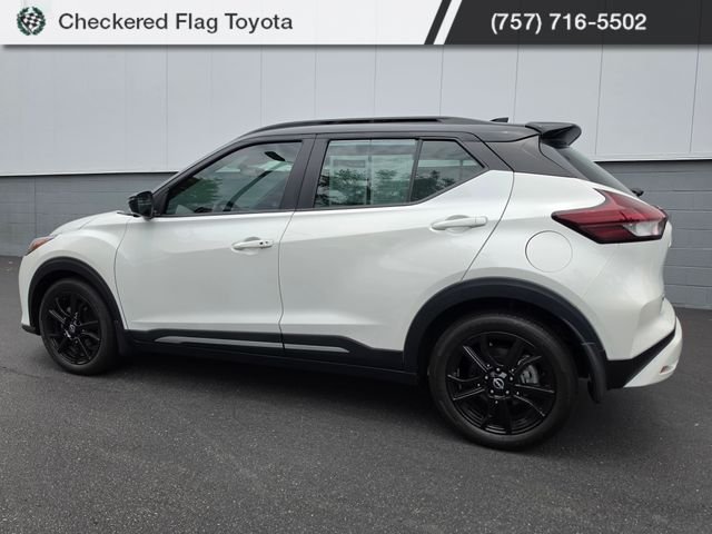 Used 2024 Aspen White Tricoat/Super Black Nissan SR image 4