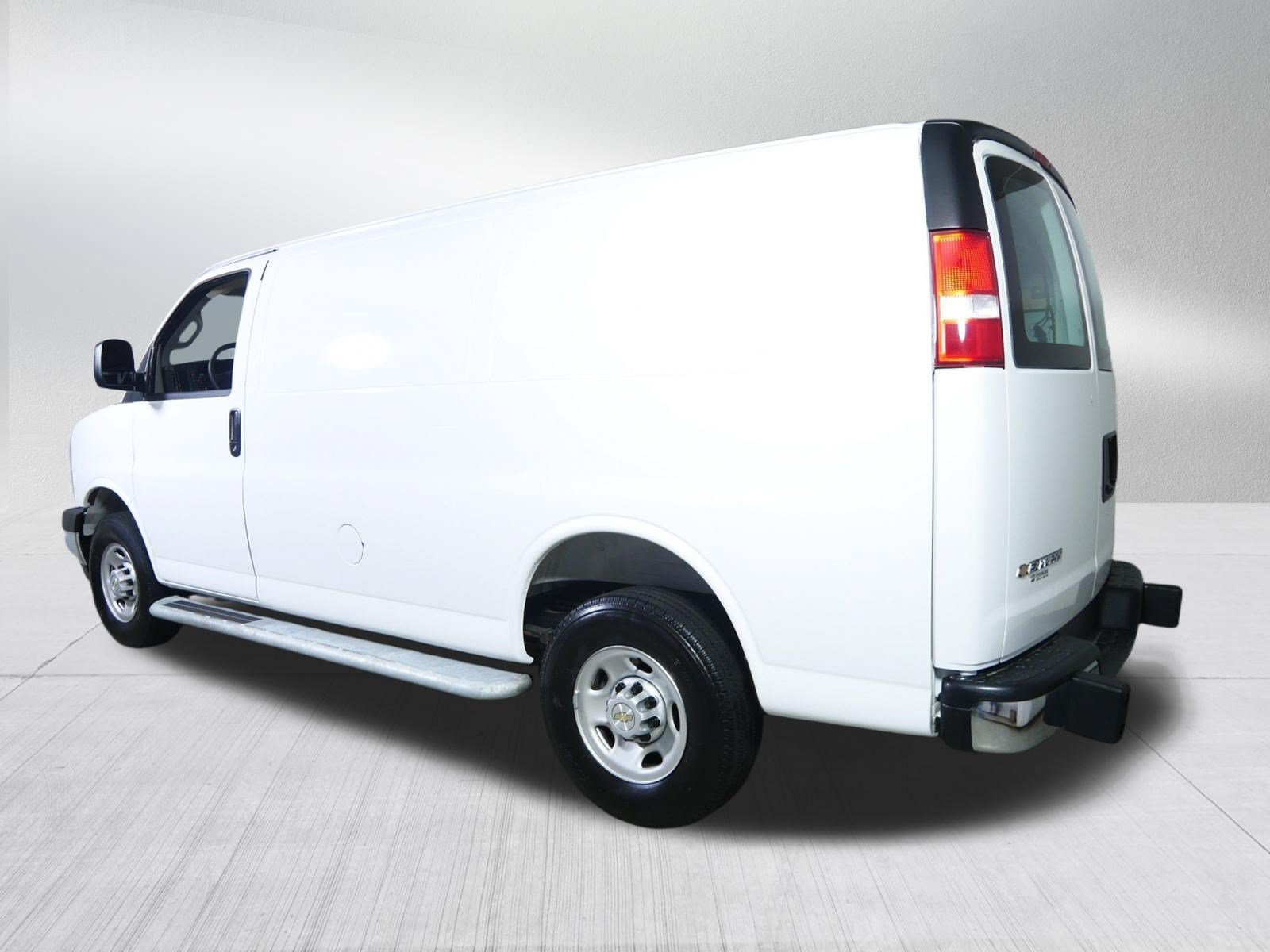 Used 2025 Summit White Chevrolet WT image 5