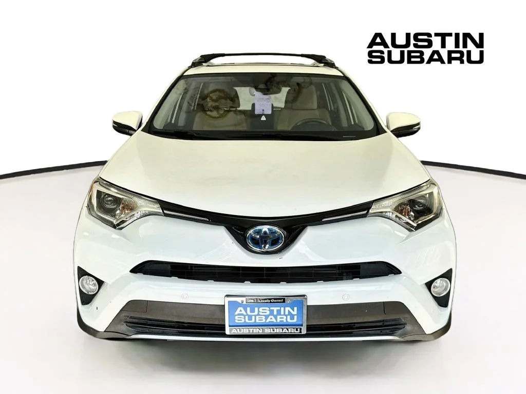 Used 2018 White Toyota XLE image 2