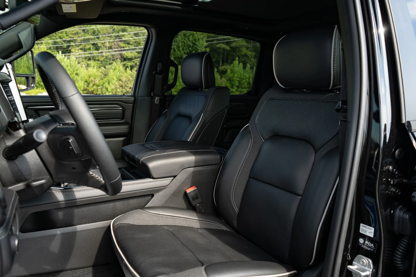 New 2026 Diamond Black Crystal Pearl-Coat Exterior Paint RAM Limited image 29