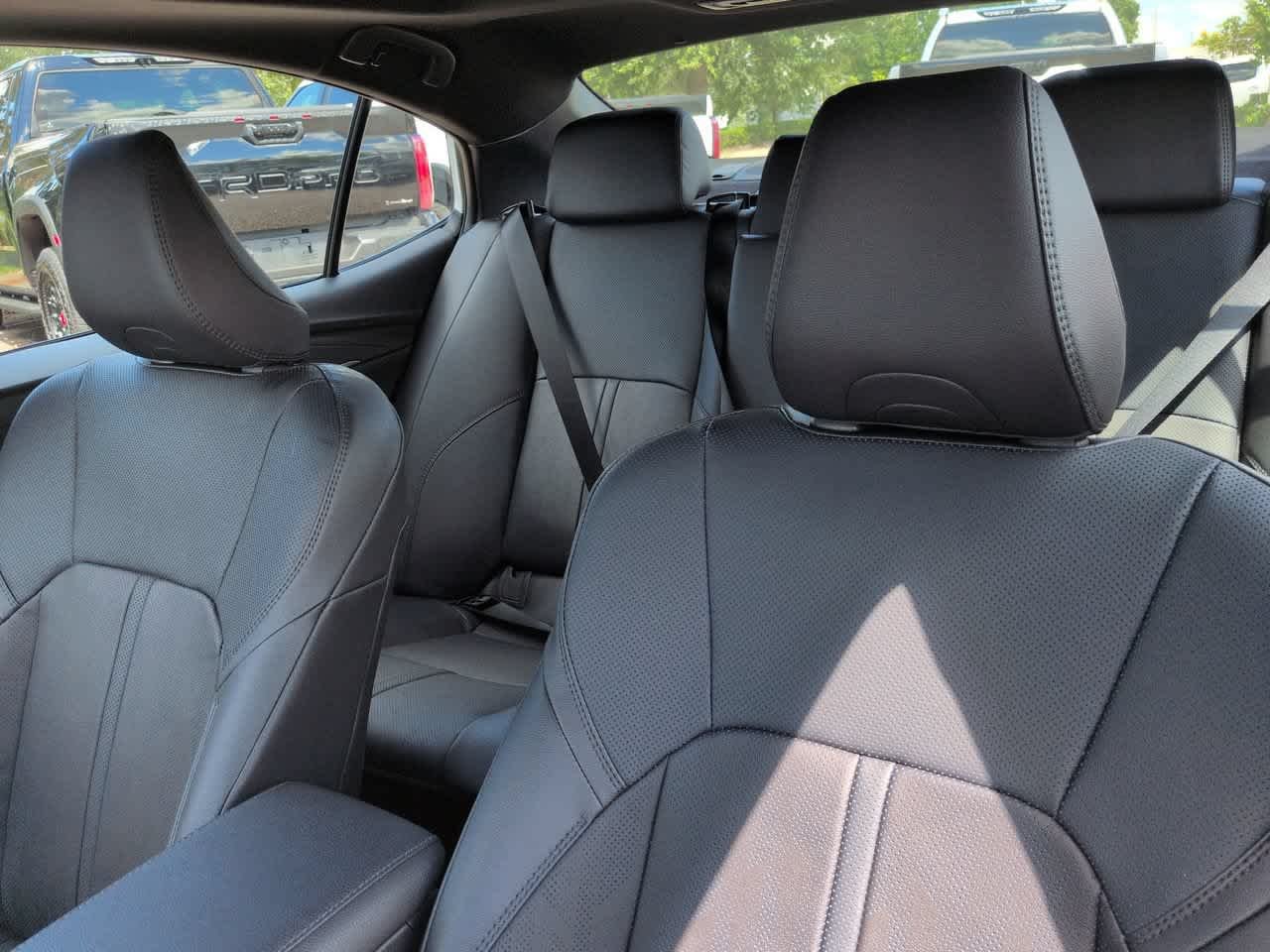 New 2026 Wind Chill Pearl with Midnight Black Metallic roof <sup>1</sup> Toyota  XSE image 8