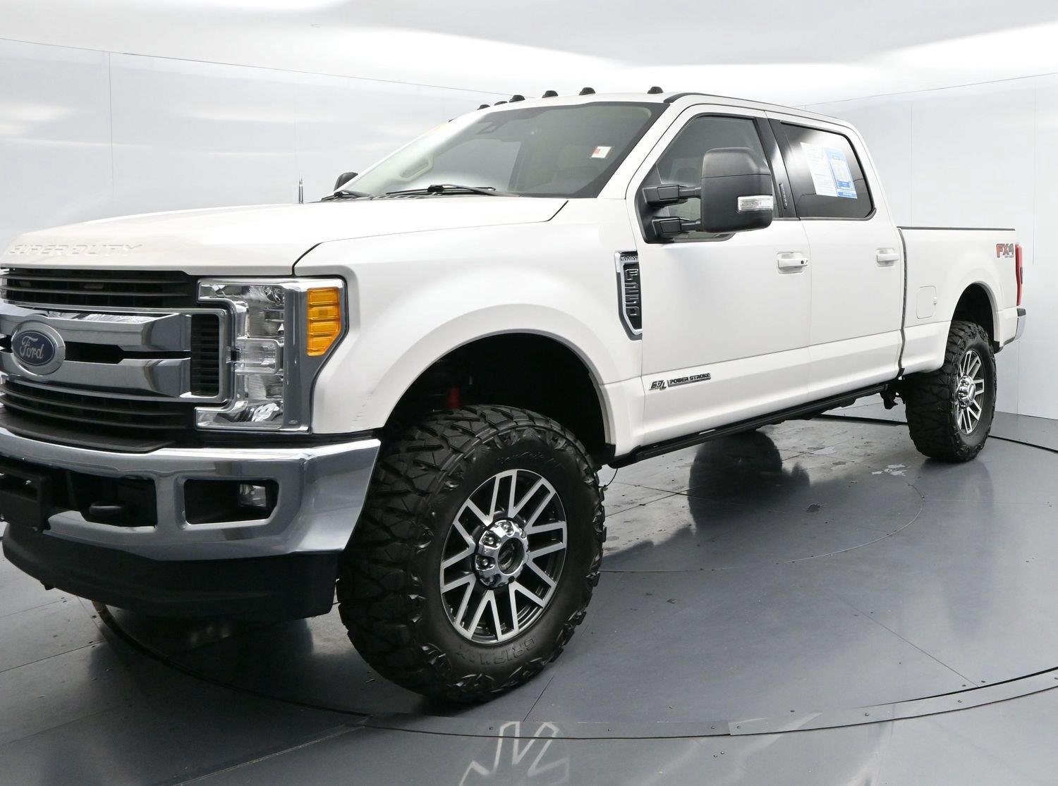 Used 2017 White Platinum Metallic Tri-Coat Ford Lariat image 3