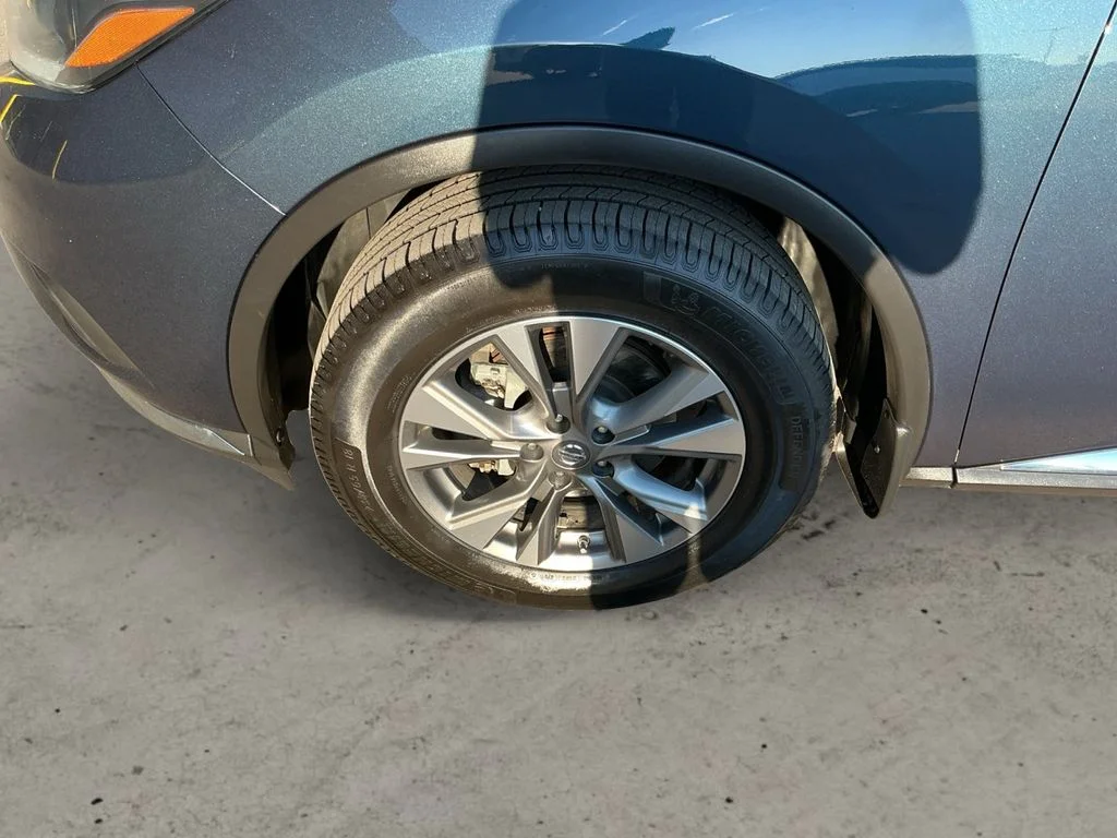 Used 2018 Blue Nissan SL image 13