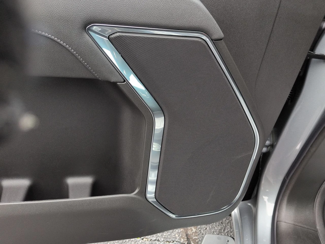 New 2026 Sterling Metallic GMC SLE image 24