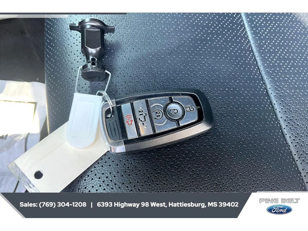 Used 2024 Agate Black Metallic Ford LARIAT image 9